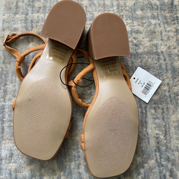 Cute NWT rust sandals - Picture 3 of 3